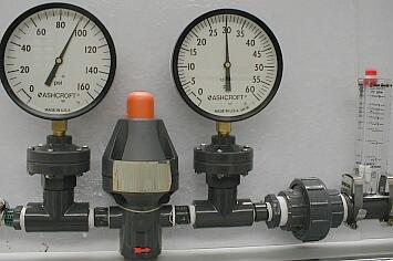 photo of international brand pressure regulator that has been set at 30 psi in a no-flow condition